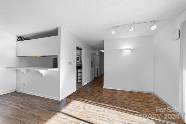 Building Photo - 9551 University Terrace Dr