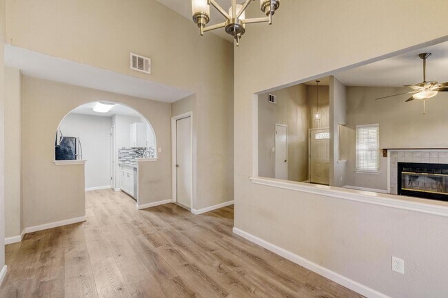 Foto del edificio - 12804 Staton Dr