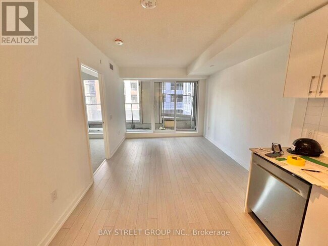 Photo du bâtiment - 4010 Eglinton Ave W