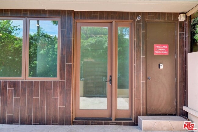 Building Photo - 1249 N Formosa Ave