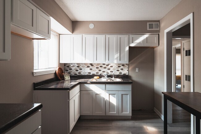 Foto del edificio - 2429 Ketchum Rd