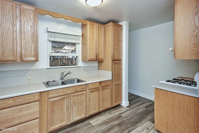Building Photo - 3 br, 2 bath House - 4528 3/4 Rosemont Ave