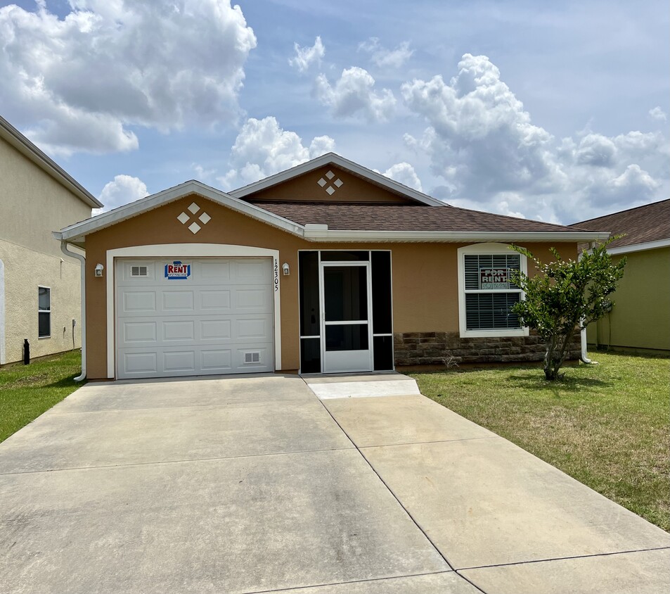Primary Photo - 12305 NE 48th Loop