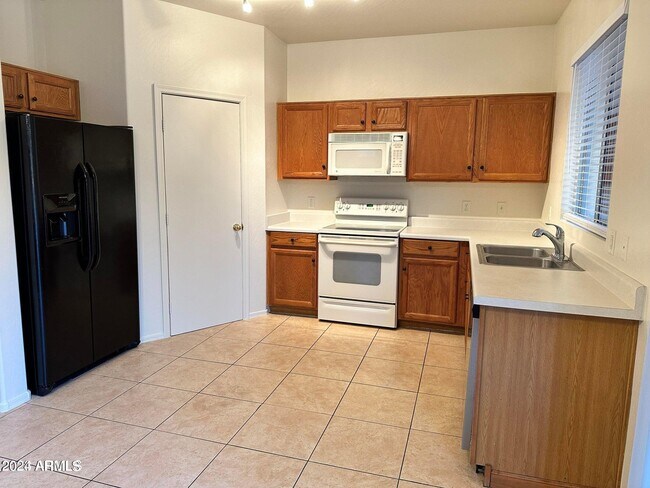 Foto del edificio - 2688 W Ironstone Ave