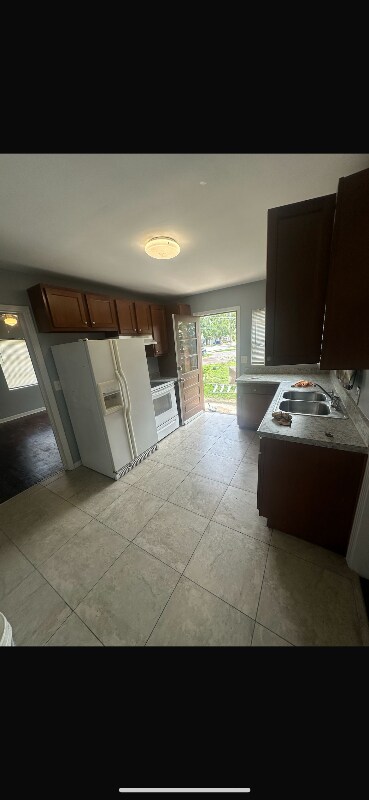 Foto principal - 4584 Park St