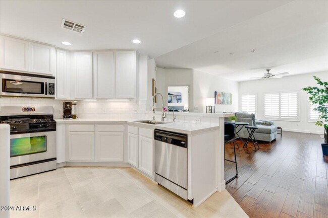 Building Photo - 5350 E Deer Valley Dr