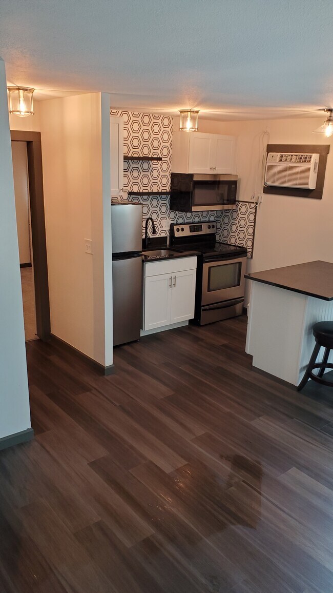 Full view kitchen - 1600 Oakland Ave
