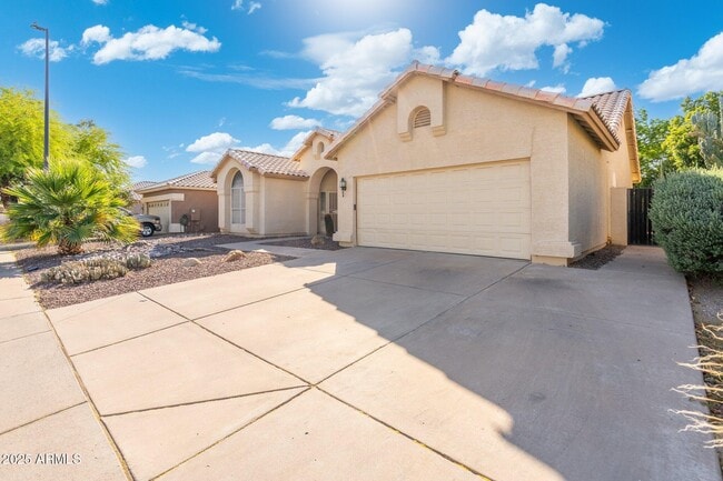 Building Photo - 674 S Cholla St