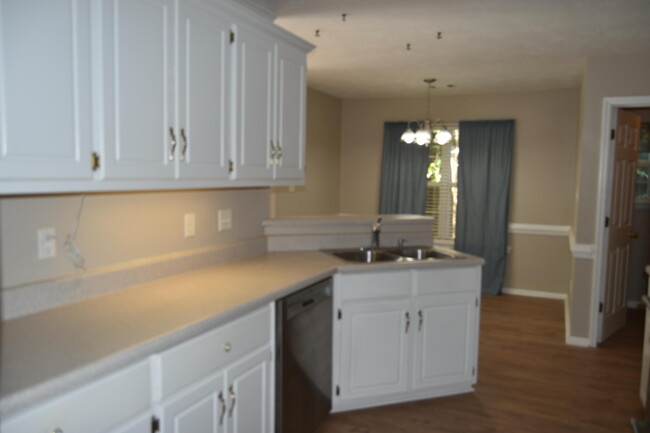 Foto del edificio - 410 Little Falls Way