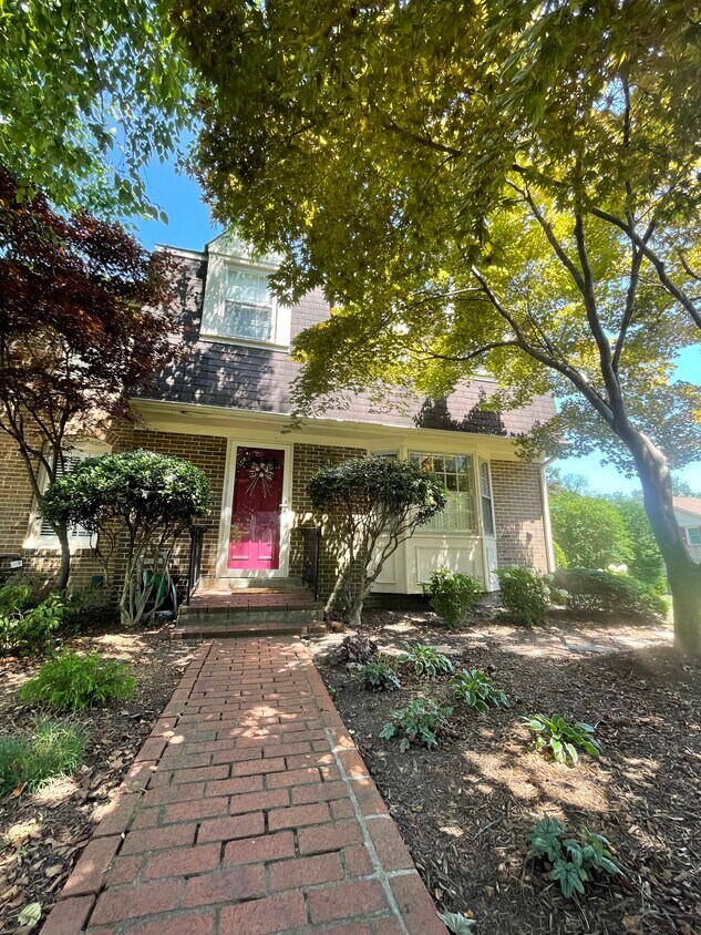 8245 Dr Craik Ct, Alexandria, VA 22306 Townhome Rentals in Alexandria