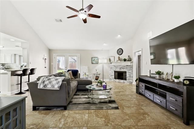 Foto del edificio - 115 Savanna Dr