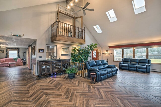 Building Photo - 27W272 E Devon Ave