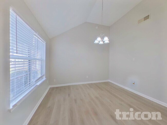 Foto del edificio - 2368 Rambling Way