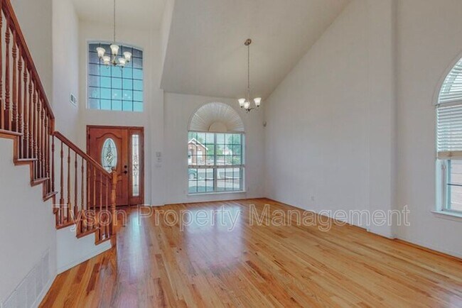 Foto del edificio - 8705 Silvercrest Ct NW