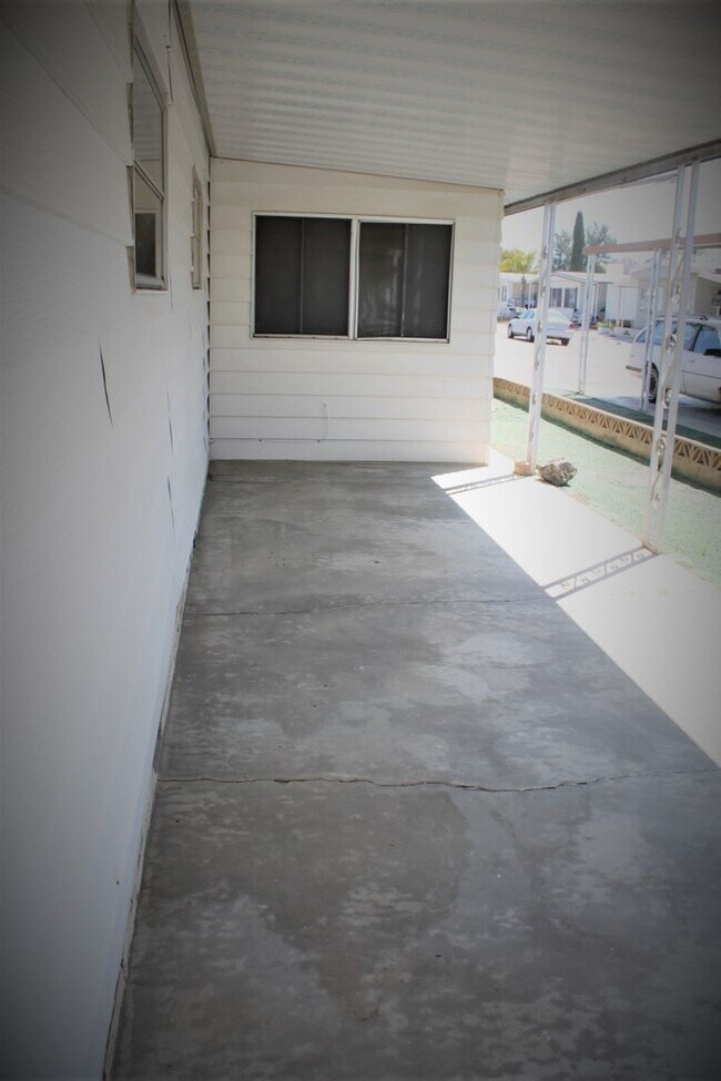 Foto del edificio - 55+ Spacious 2 bed 2 bath SIERRA DAWN HOME!