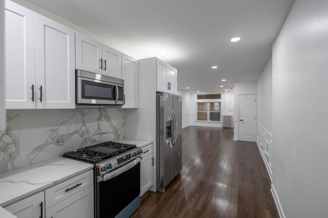 Building Photo - 3205 E Monument St