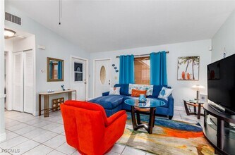 Building Photo - 4116 SW 9th Pl