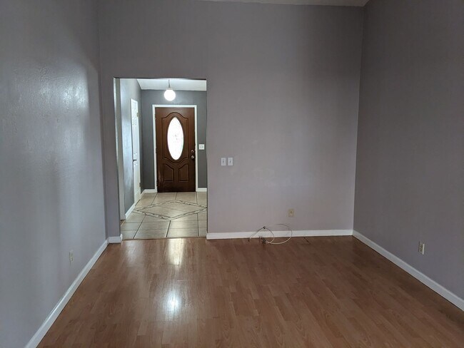Building Photo - 908 Labrador Way