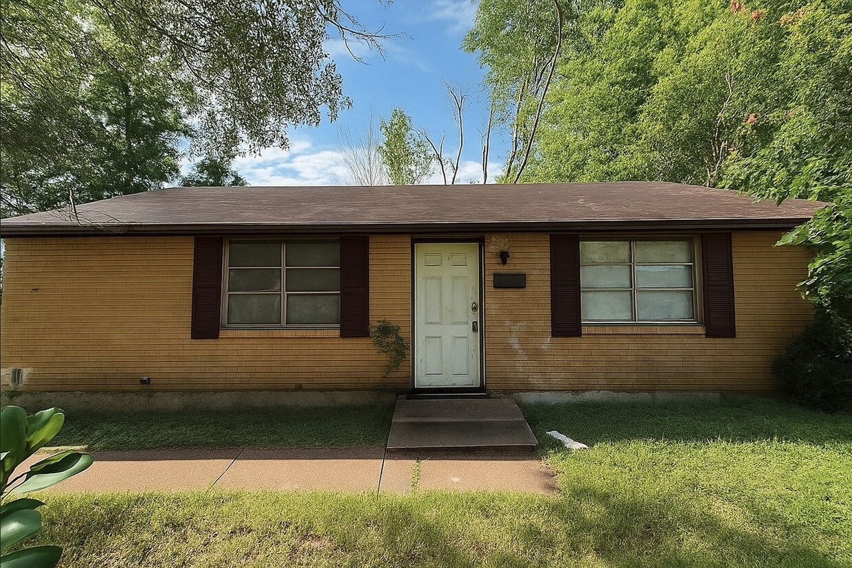 Primary Photo - 2413 N Gathings Dr