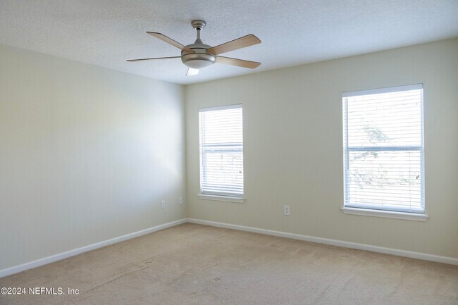 Building Photo - 825 Black Cherry Dr S