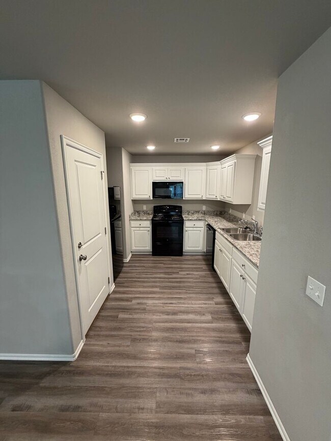 Foto del edificio - 2 Bed | 1 Bath Luxury Duplex