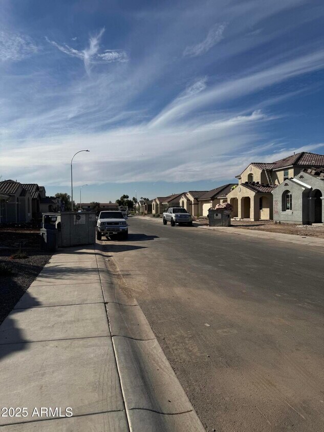 Foto del edificio - 10211 W Crittenden Ln