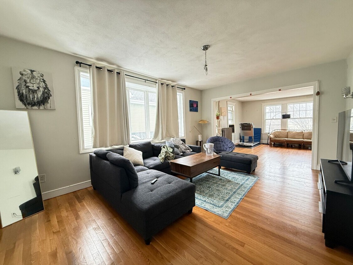 4bed 1.5 bath in Waltham available on 9/1 - 4bed 1.5 bath in Waltham available on 9/1
