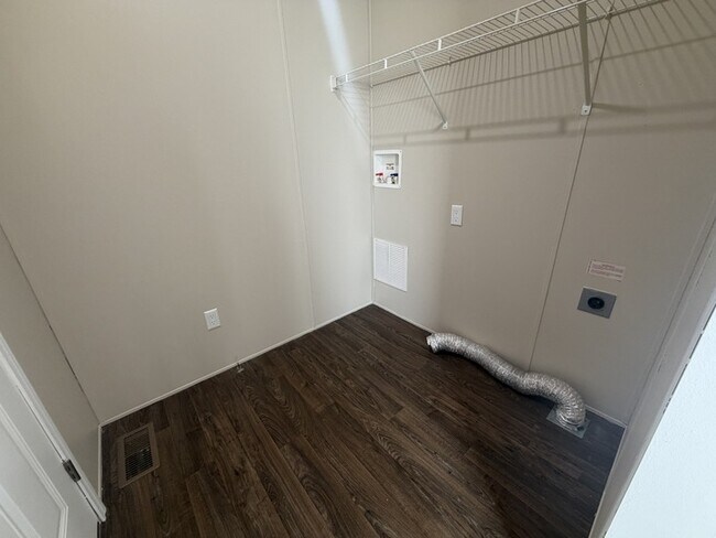 Building Photo - 38127 Ducharme Dr