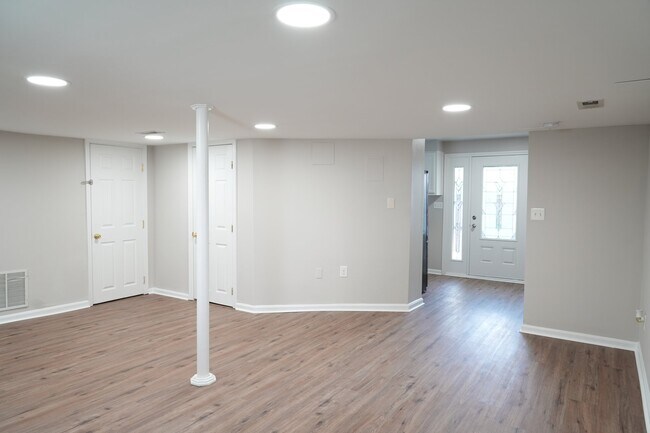 Building Photo - 8129 Woodholme Cir