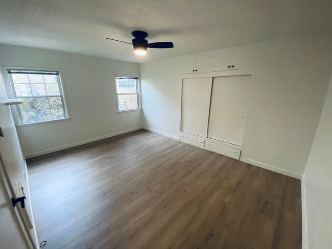 Building Photo - 2526 Military Ave