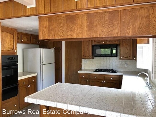 Building Photo - 3 br, 2 bath House - 10640 Almond Avenue