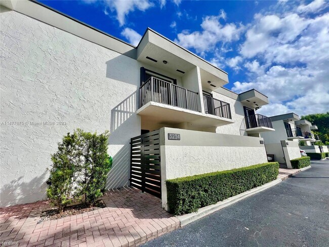 Building Photo - 2 br, 2.5 bath House - 3234 W Trade Ave # I4