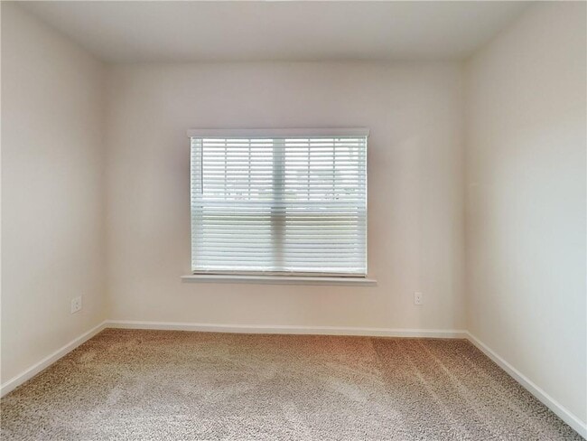 Building Photo - 905 Hesston Dr