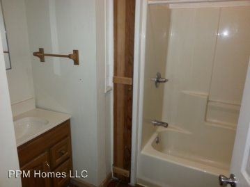 Building Photo - 514 S Aurora St