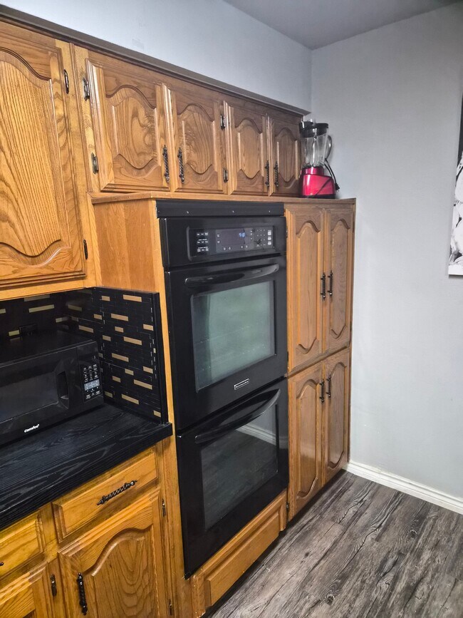 Photo - 1108 Waterview Ln House