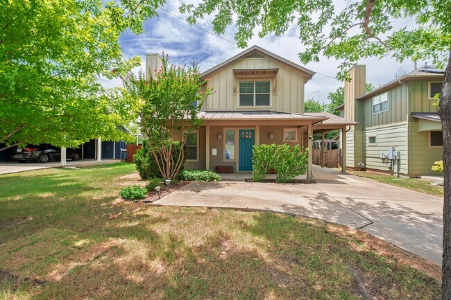Building Photo - Beloved 3 Bedroom, 2.5 Bath Home in Brentwood