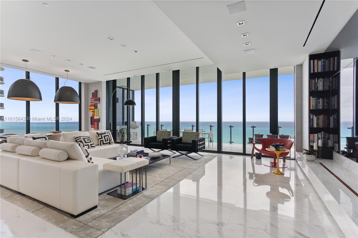 Foto principal - 17141 Collins Ave