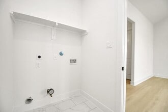 Building Photo - 4352 Avron Dr