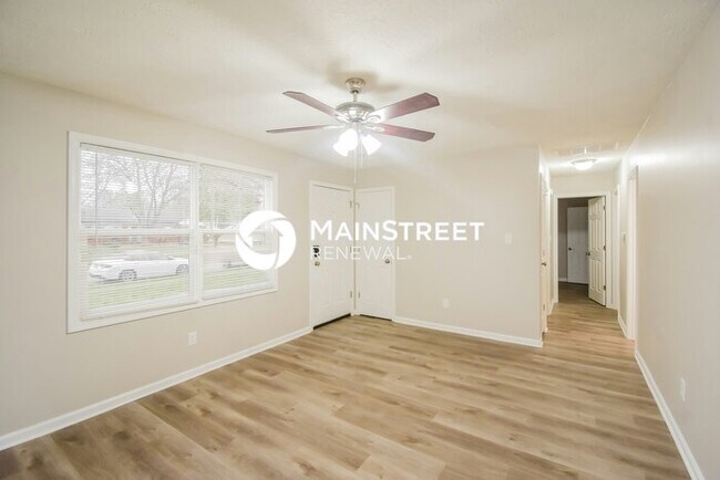 Building Photo - 3 Bedroom Pet-Friendly Home in Indianapolis, IN with Main Street Renewal
