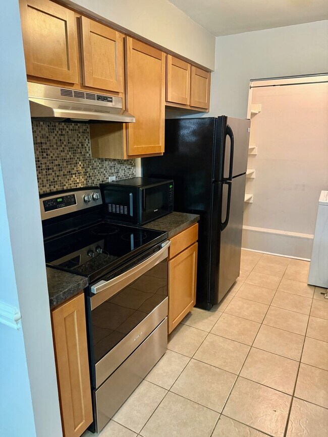 Foto del edificio - Fully Renovated 2 Bed, 2 Bath Ground-Floor...