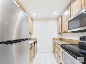 Building Photo - 601 W San Mateo Rd