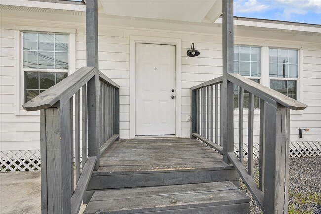 Building Photo - 2610 Cochran St