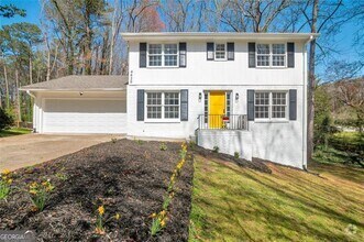 Building Photo - 4620 Central Dr