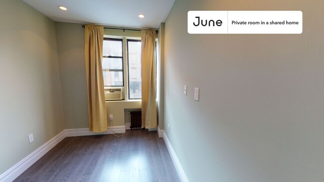 Building Photo - Private bedroom in 3 bed/2 bath Home
