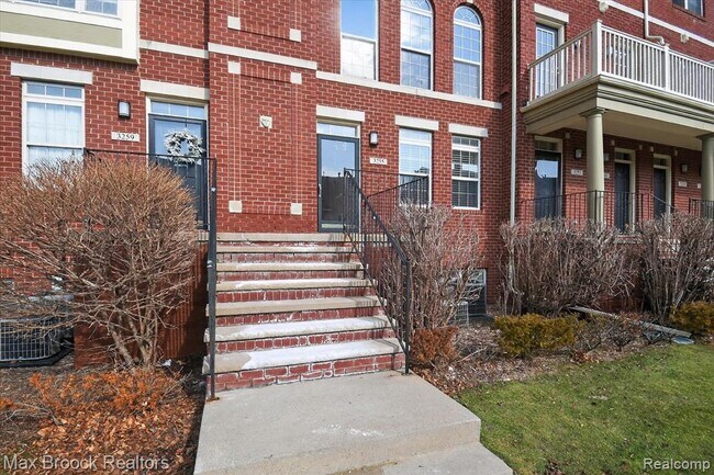 Foto del edificio - 3255 Camden Dr