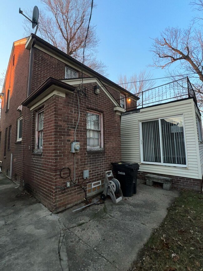 Building Photo - 12830 Longarce