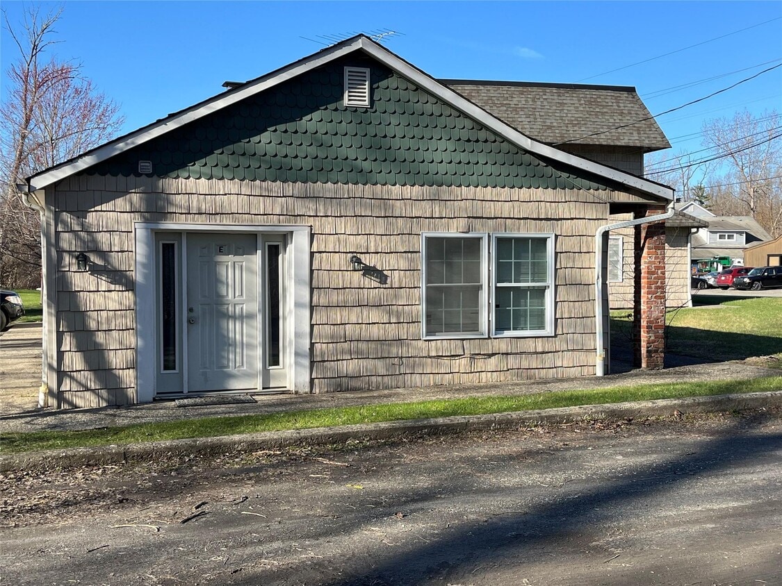 Primary Photo - 1531 NY-22
