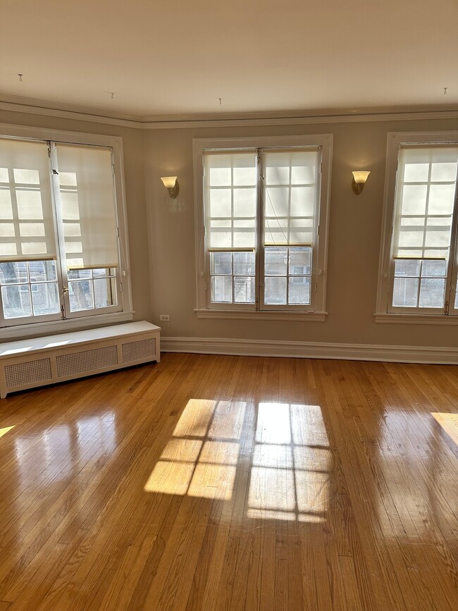 Building Photo - 723 Dobson St