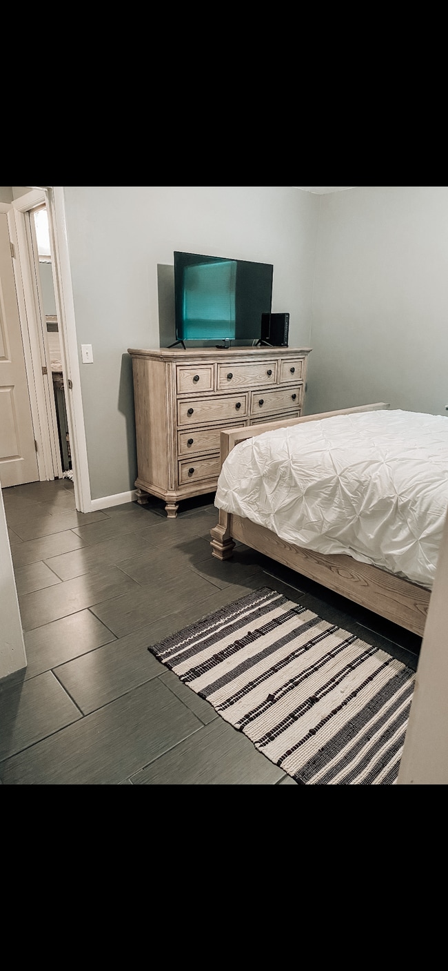 Building Photo - 2807 Bainbridge Rd