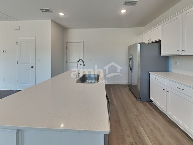 Foto del edificio - 1140 Livengood Wy